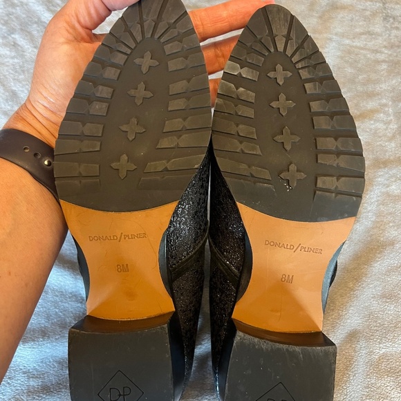 Donald J. Pliner Darla Black Metallic Silver Leather Chelsea Ankle Boot, Size 8 - Picture 8 of 9